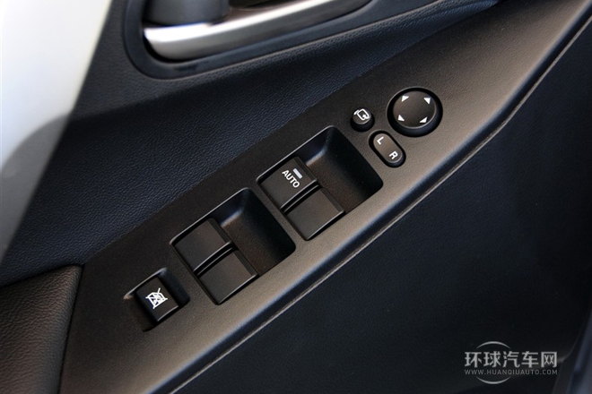 2011款 三廂 2.0L 自動豪華型