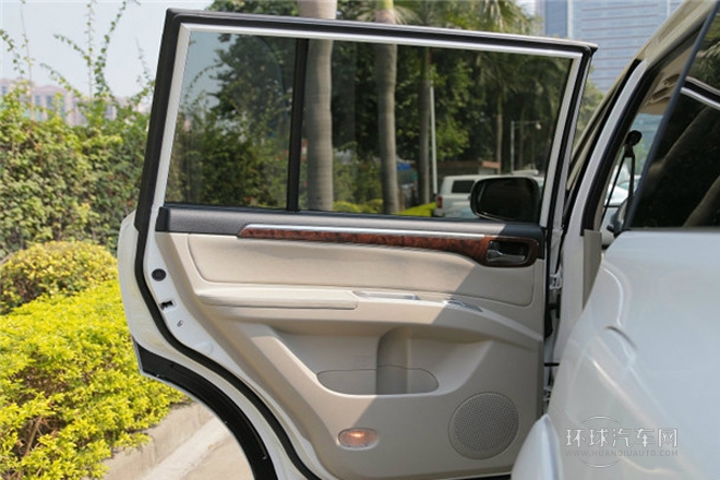 2013款 3.0L 自動兩驅豪華版