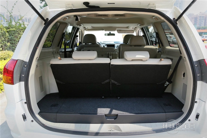 2013款 3.0L 自動(dòng)兩驅(qū)豪華版