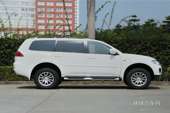 2013款 3.0L 自動兩驅豪華版