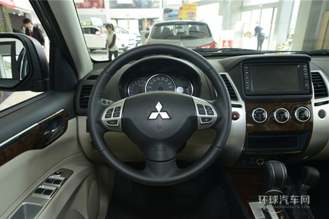 2013款 3.0L 自動四驅旗艦版