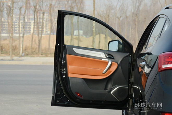 2014款 2.0L 手動尊貴版