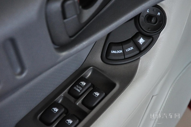 2013款 2.0L 兩驅進取型