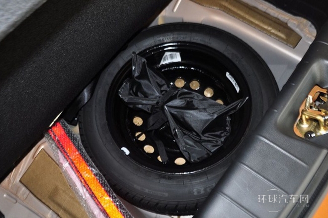 2012款 CROSS 1.0L 豪華型