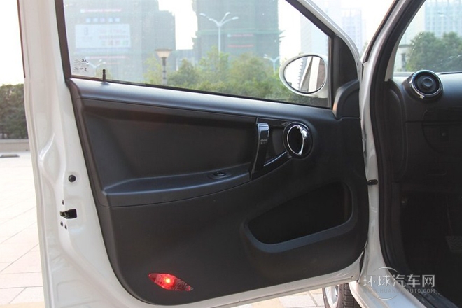 2013款 國際版 1.0L 豪華型