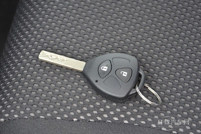 2013款 國際版 1.0L 豪華型