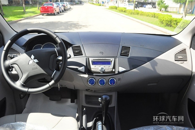 2011款 2.0L 自動擋豪華型