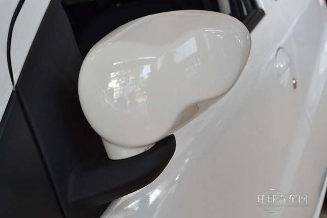 2013款 國際版 1.0L 舒適型