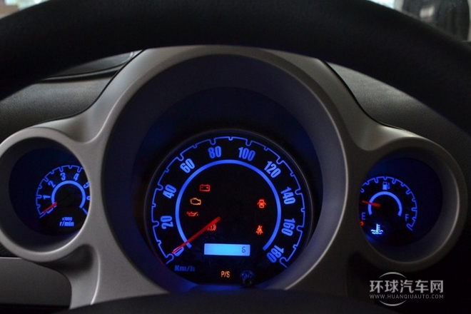 2013款 國際版 1.0L 舒適型