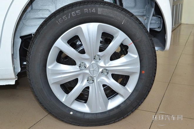 2013款 國際版 1.0L 舒適型