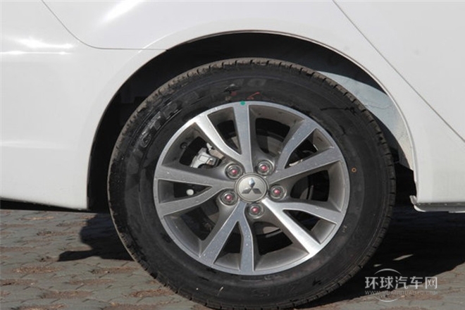 2013款 風(fēng)尚版 1.6L 手動(dòng)豪華型