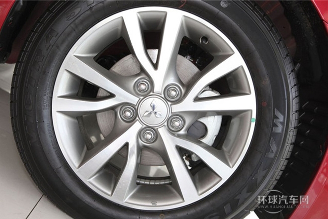 2013款 時(shí)尚版 1.8L 手動(dòng)睿智型