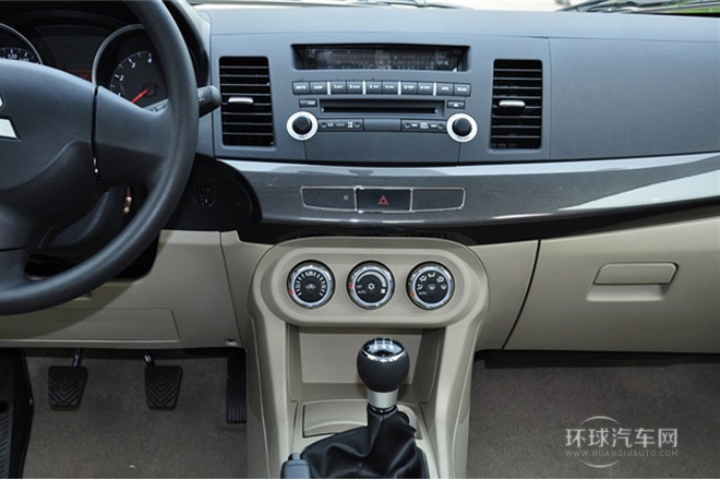 2013款 時(shí)尚版 1.8L 手動(dòng)舒適型