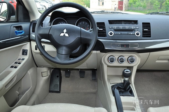 2013款 時(shí)尚版 1.8L 手動舒適型