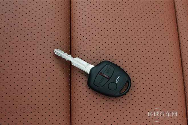 2013款 1.8L 自動(dòng)豪華型 國(guó)V