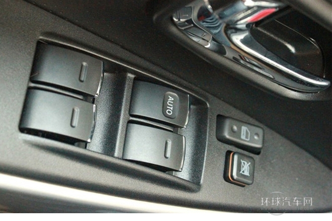 2012款 1.5L 兩驅豪華型