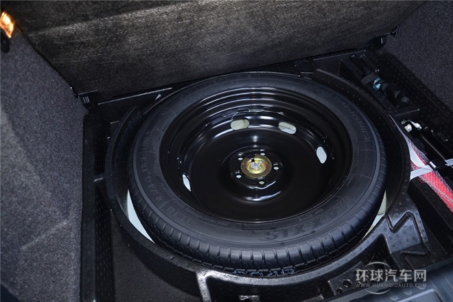 2015款 1.8TSI 手動(dòng)兩驅(qū)風(fēng)尚版