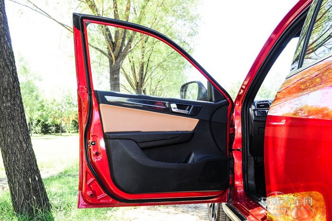 2014款 1.5T 自動四驅豪華型