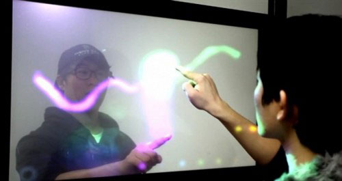 雙面透明觸控屏 或?qū)⑹俏磥硇驴萍妓{(lán)本