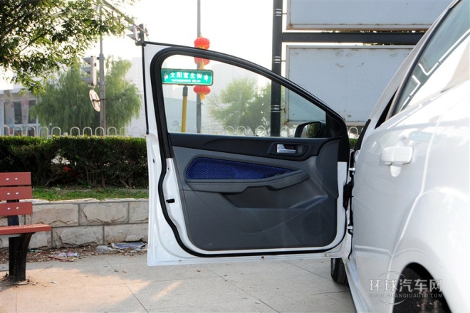 2014款  兩廂經典 1.8L 自動酷白典藏版