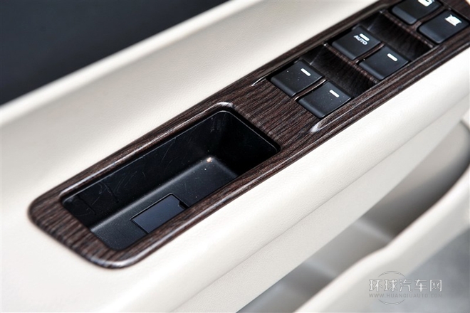 2015款 1.8T 自動兩驅精英版