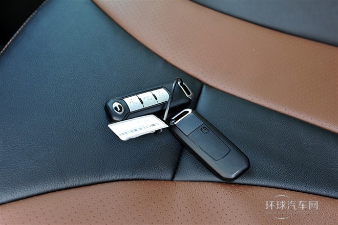 2015款 1.8T 自動兩驅豪華版