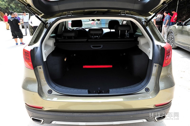 2015款 1.8T 自動兩驅豪華版