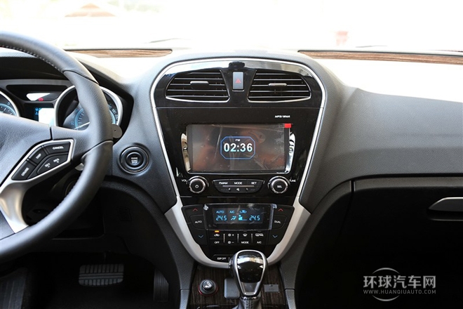 2015款 1.8T 自動兩驅豪華版