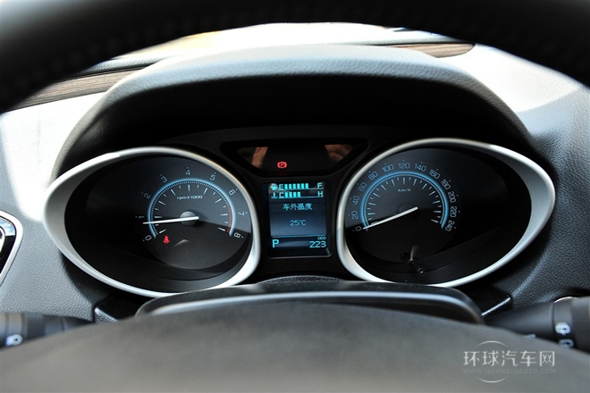 2015款 1.8T 自動兩驅豪華版