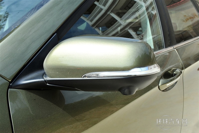 2015款 1.8T 自動兩驅豪華版