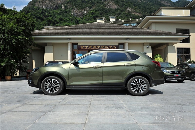 2015款 1.8T 自動兩驅豪華版