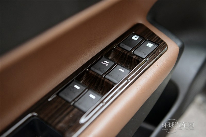 2015款 1.8T 自動兩驅至尊版