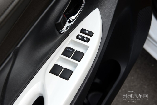 2015款 1.5G 自動炫動天窗特別版