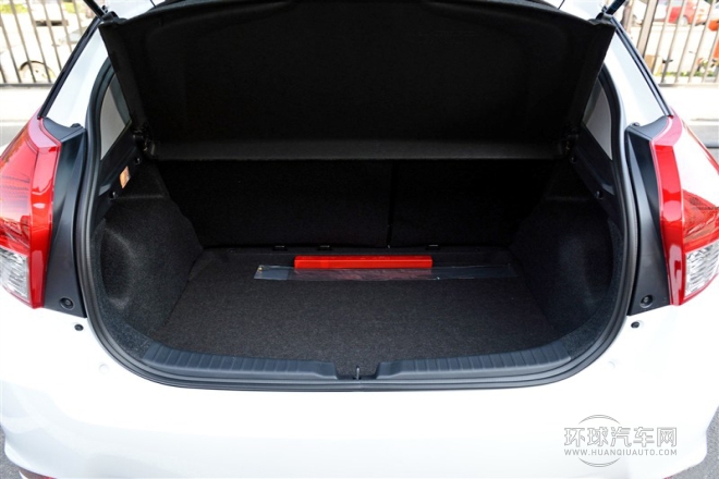 2015款 1.5G 自動炫動天窗特別版