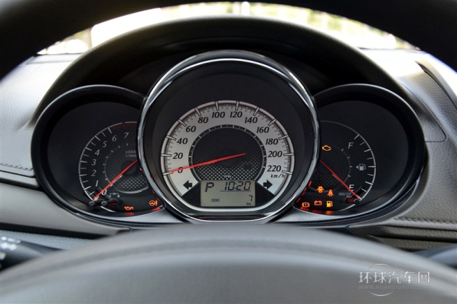 2015款 1.5G 自動炫動天窗特別版