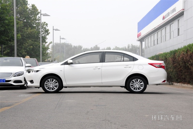 2015款 1.5L 自動(dòng)智享星光版