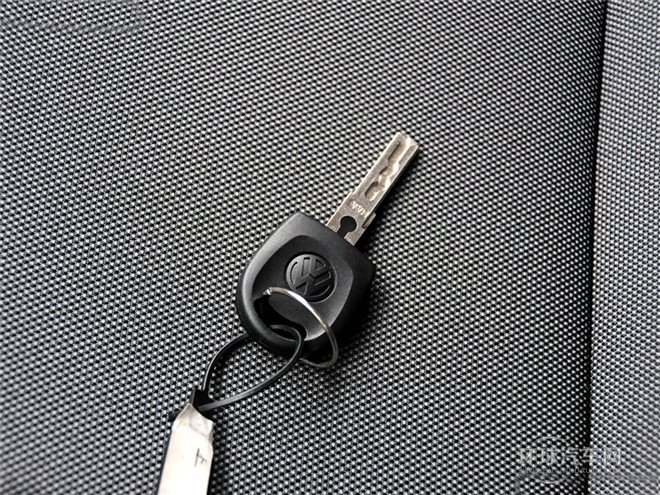 2015款 1.4L 手動(dòng)時(shí)尚型