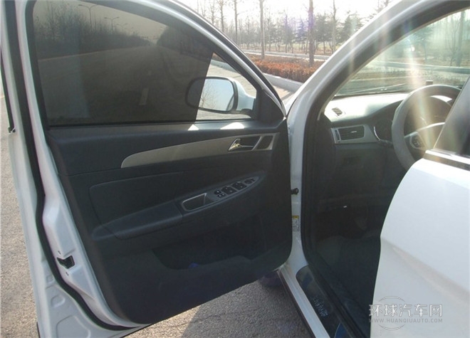 2014款 CROSS 1.5L 手動智驅尊尚型