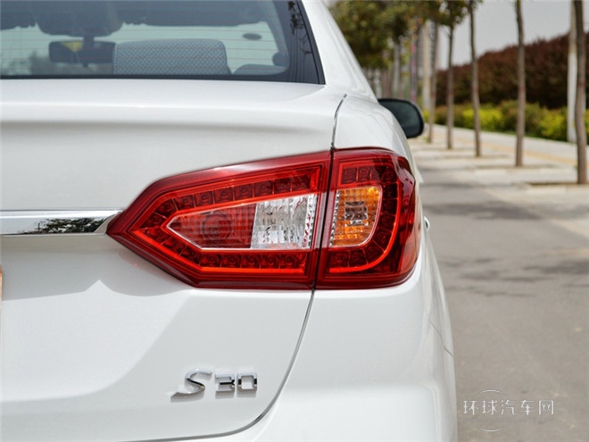 2014款 1.5L 手動(dòng)智驅(qū)感恩版