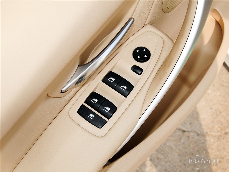 2015款 320i 進取型