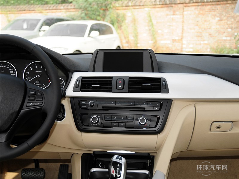 2015款 320i 進取型