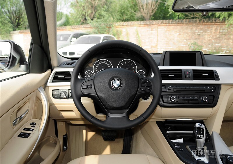 2015款 320i 進取型