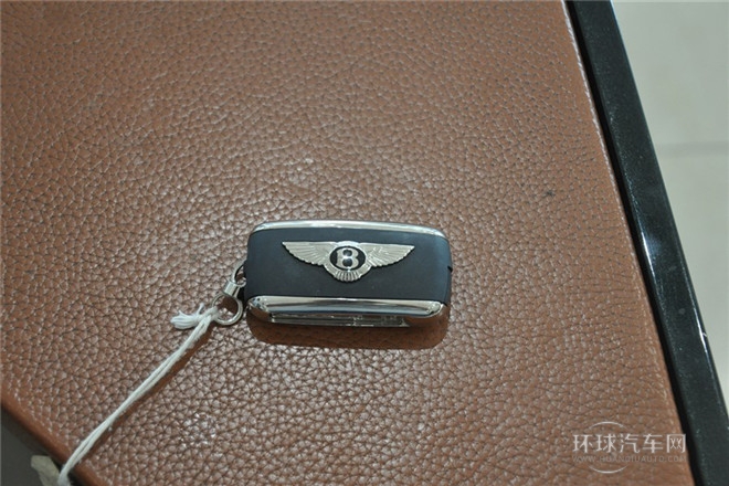 2014款 6.8T 手自一體 尊貴型