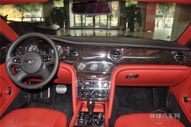 2014款 6.8T 手自一體 尊貴型