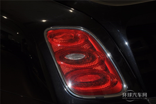 2014款 6.8T 手自一體 尊貴型