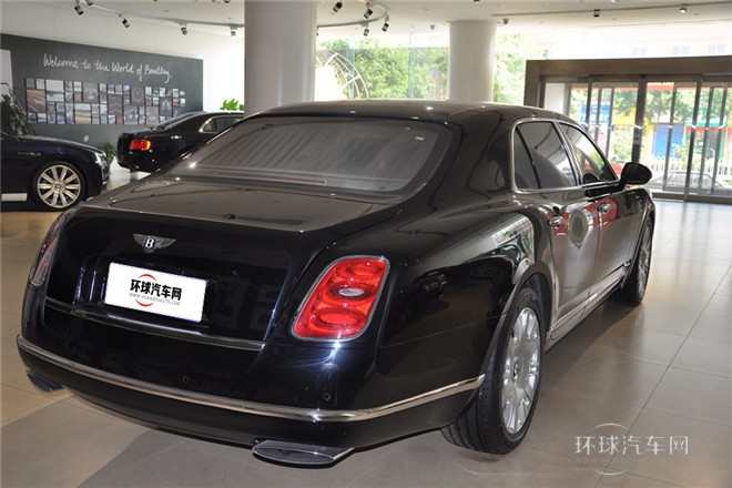 2014款 6.8T 手自一體 尊貴型