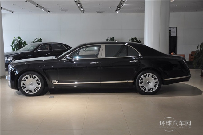 2014款 6.8T 手自一體 尊貴型