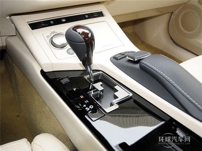 2014款 300h 舒適版