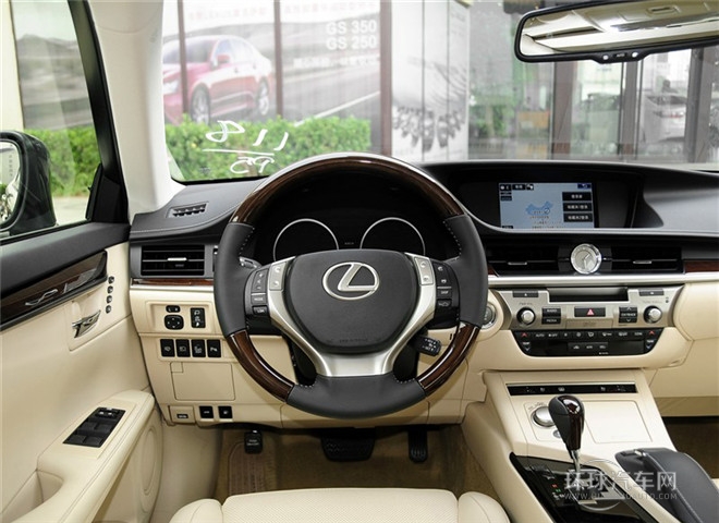 2014款 300h 舒適版