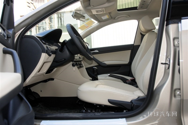 2015款 1.6L 手動智選型